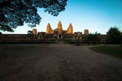 Svítání nad Angkor Watem